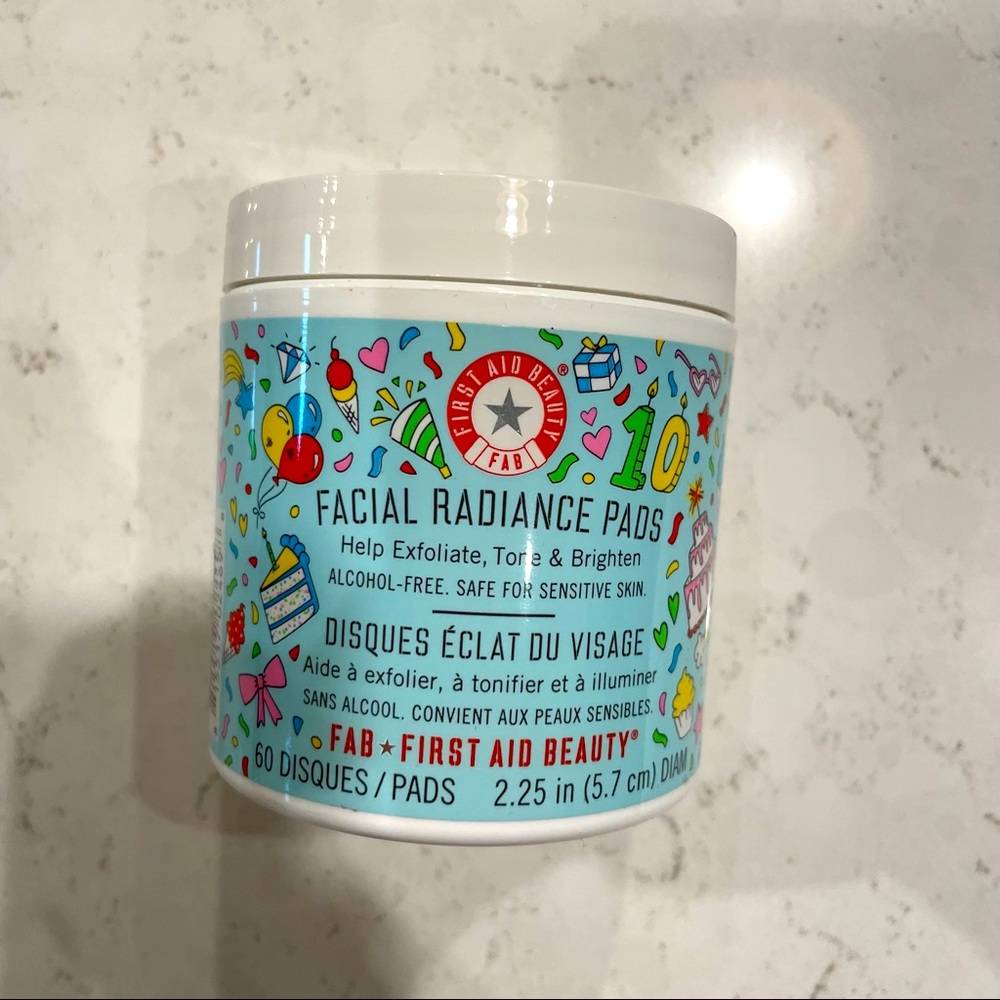 NWT First Aid Beauty Facial Radiance Pads